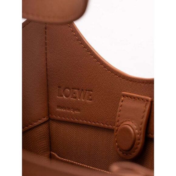 Loewe Women `Hammock Flip` Bag - Picture 6 of 7
